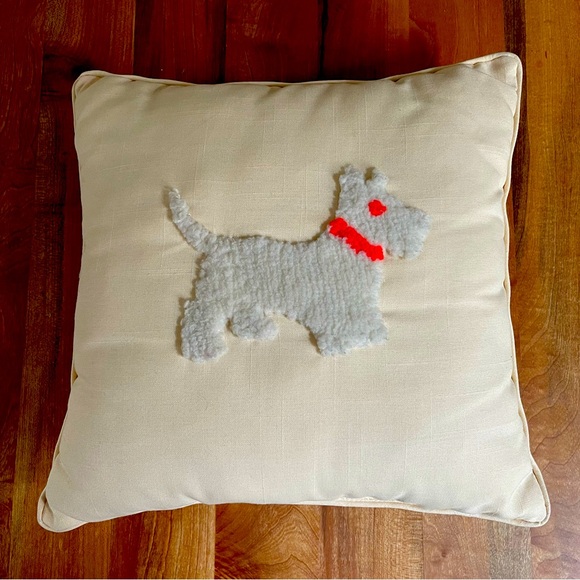 Vintage Handmade Scotty Dog Pillow Scottish Terrier 14 X 14 Ivory Red Bow - Picture 1 of 4